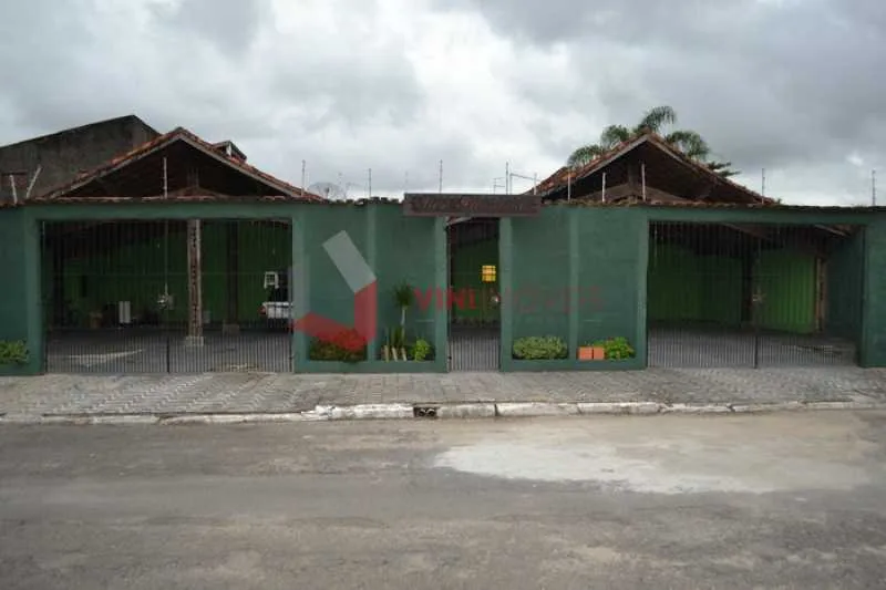 Casa 2 dormitórios no Ocian - Praia Grande