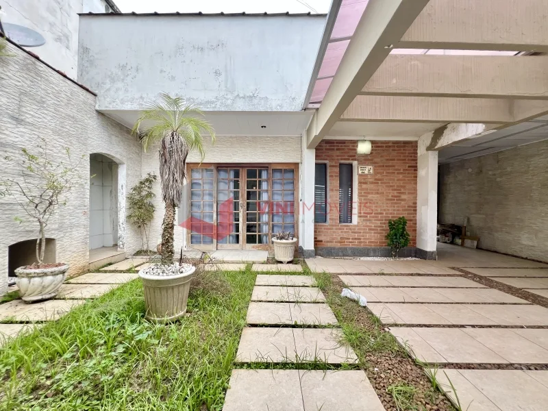 Casa 3 dormitórios no Ocian - Praia Grande
