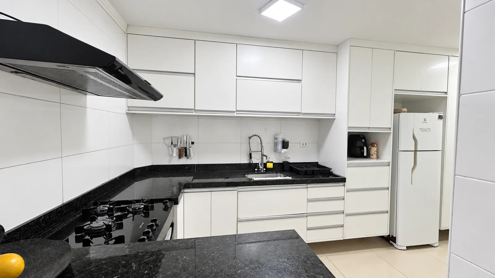 Apartamento com 3 dormitórios, 2 suítes, varanda gourmet e vista para o mar na Aviação — foto 4