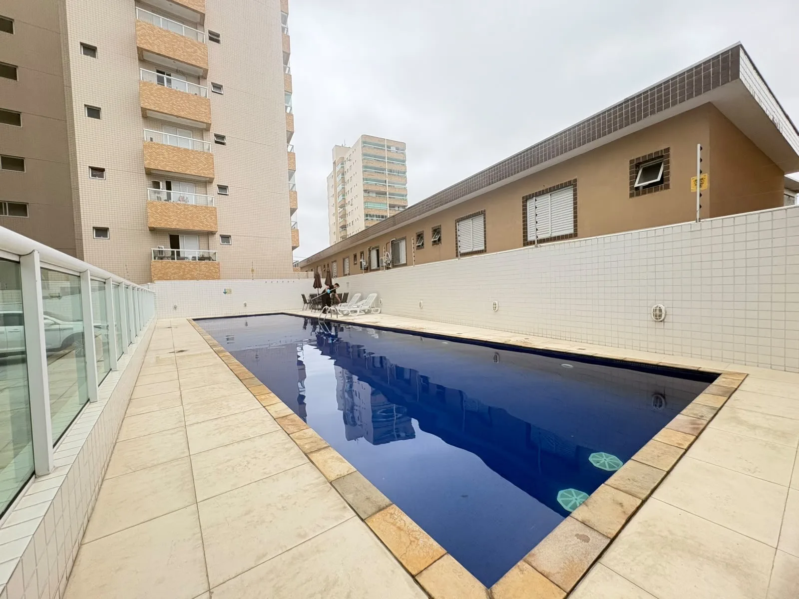 Apartamento mobiliado com 2 dormitórios, suíte, 2 sacadas e 2 vagas na Aviação — foto 1