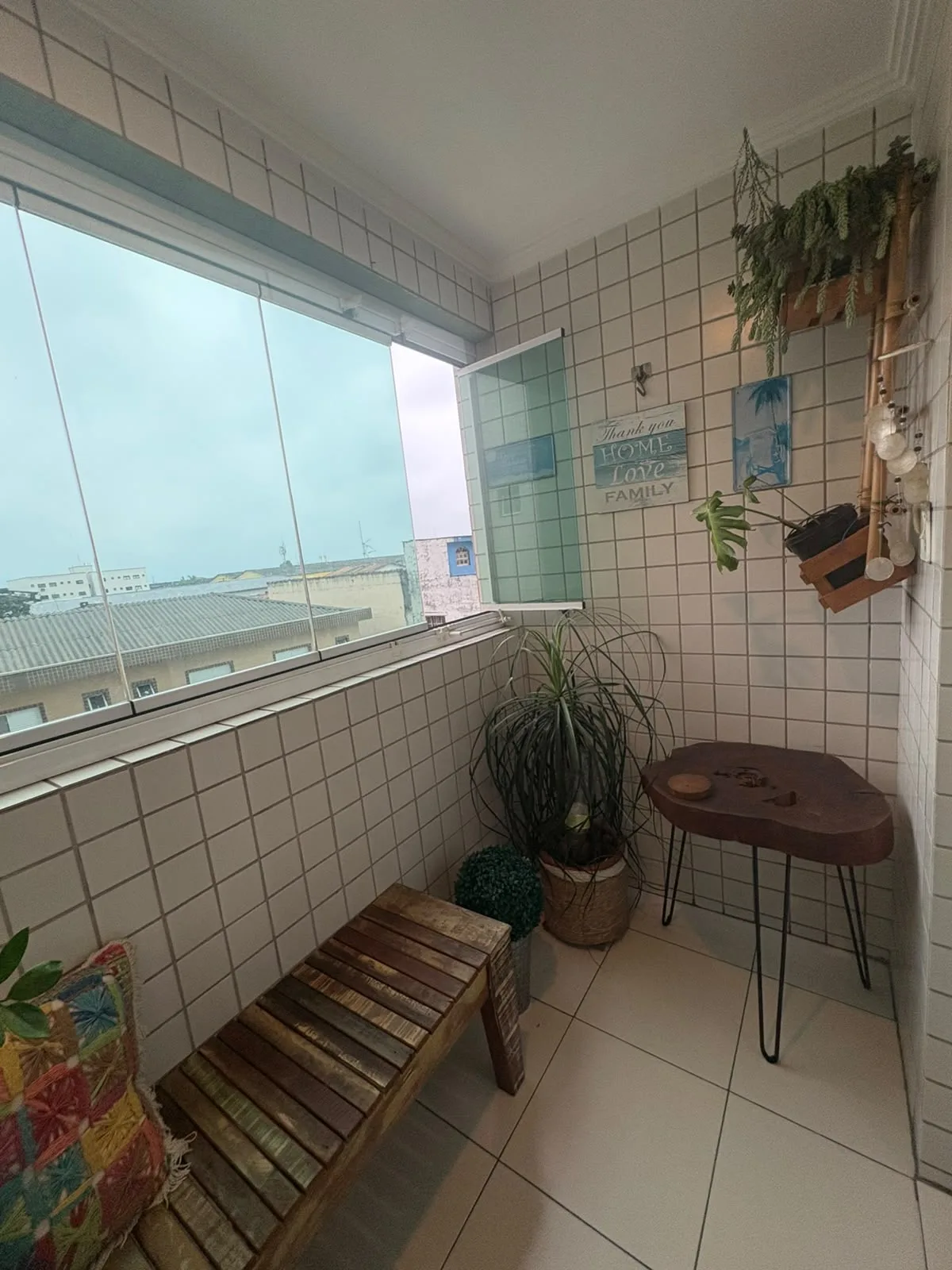 Apartamento mobiliado com 2 dormitórios, suíte, 2 sacadas e 2 vagas na Aviação — foto 4