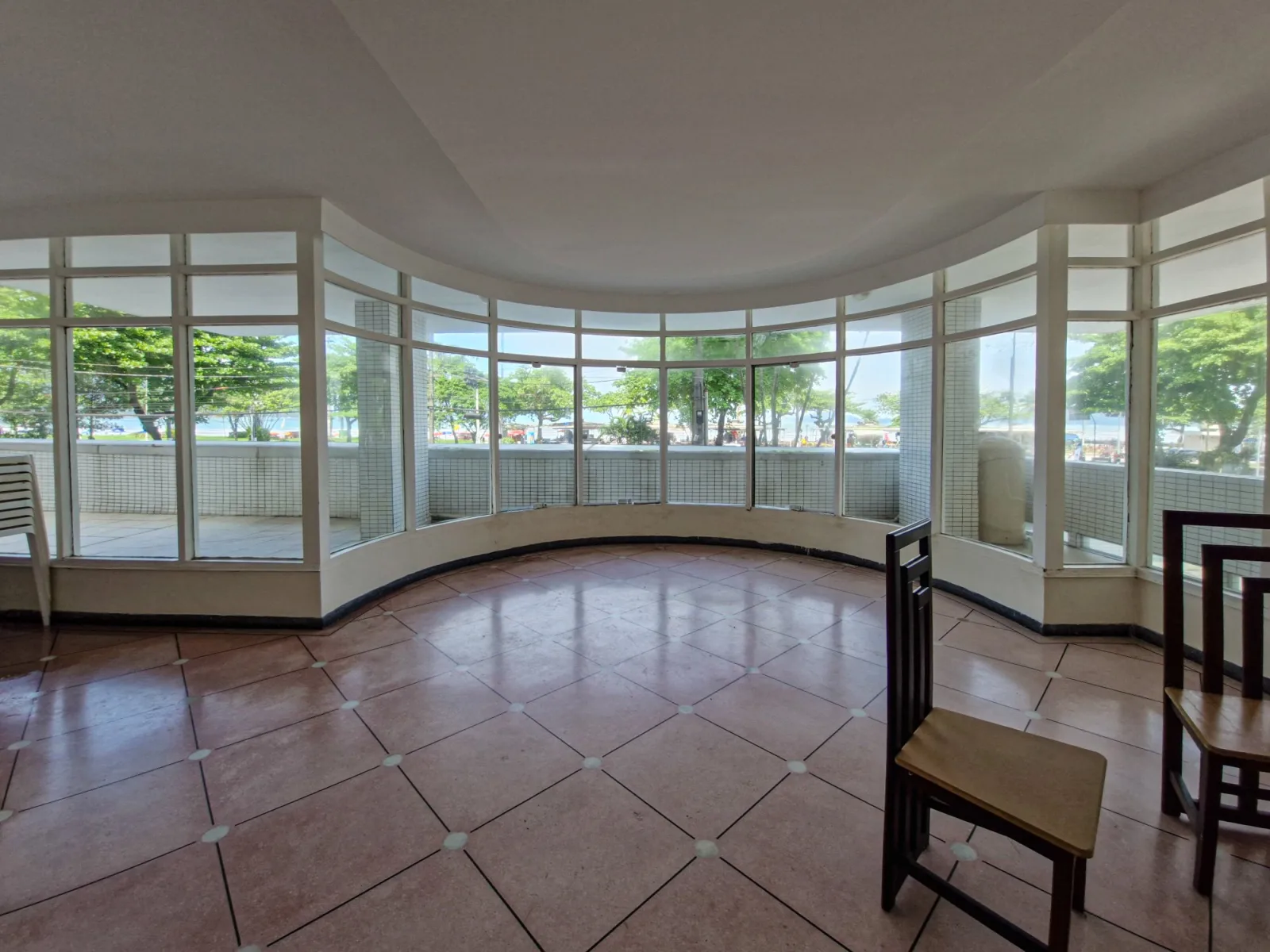 Ótimo Apartamento de 02 Dormitórios com suíte, Vista Mar, no Embaré em Santos - SP. — foto 16