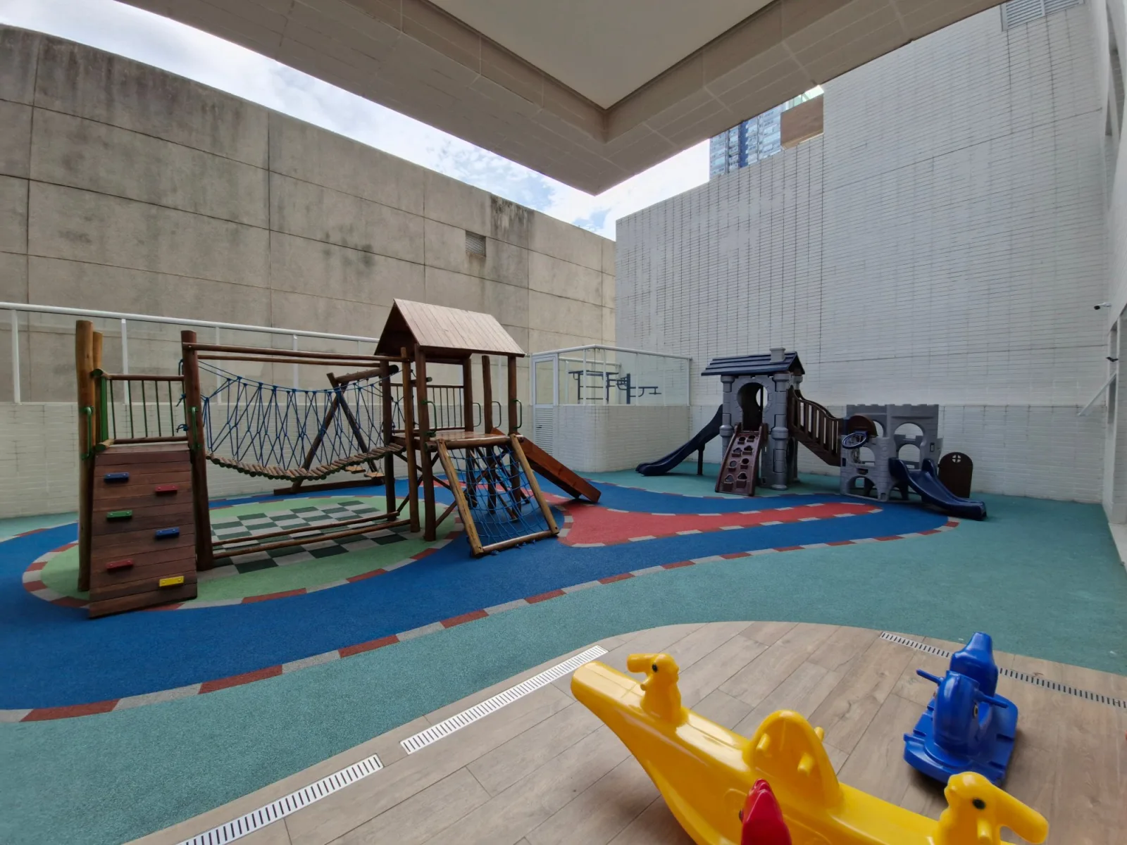 Esplêndido Apartamento de 02 dormitórios suítes, com linda vista mar, no Gonzaga, em Santos - SP. — foto 27