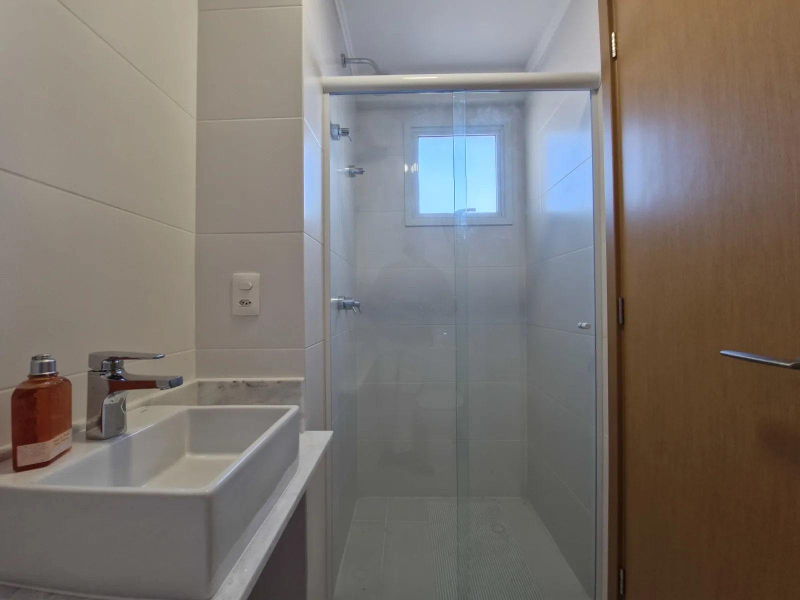 Esplêndido Apartamento de 02 dormitórios suítes, com linda vista mar, no Gonzaga, em Santos - SP. — foto 12