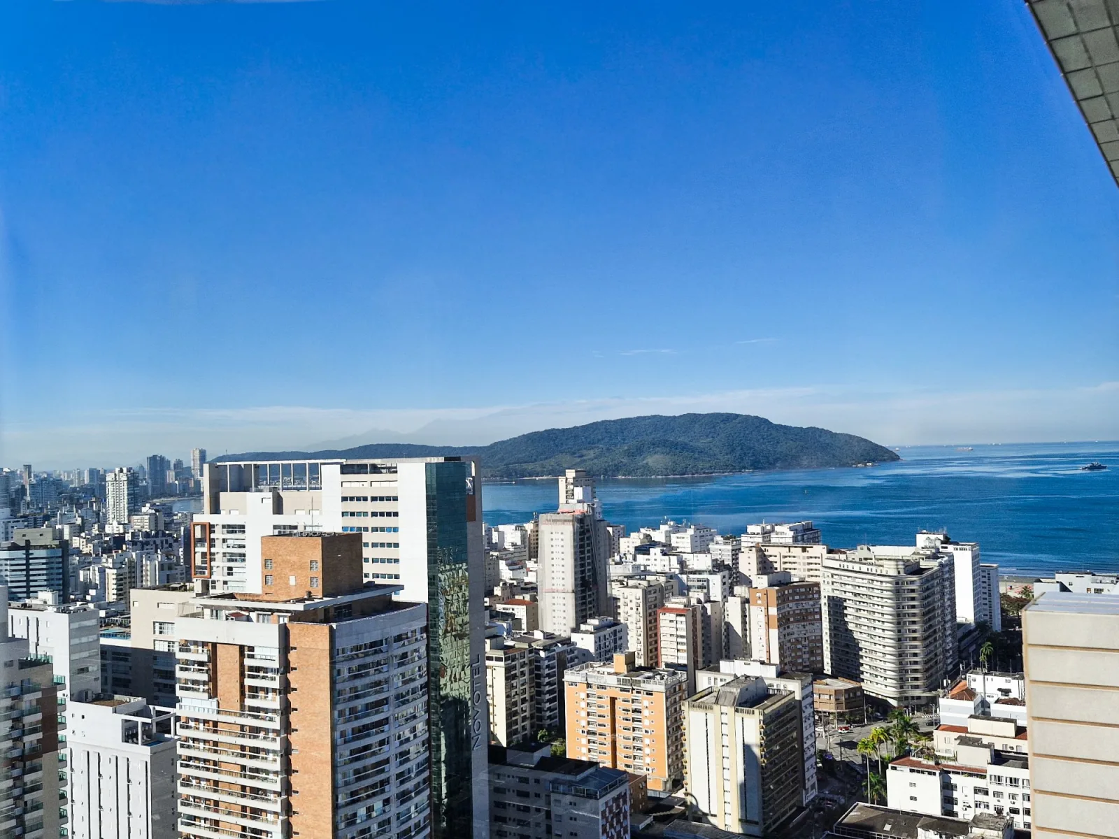 Vista infinita, sofisticação e praticidade neste lindo apartamento no coração do Gonzaga. — foto 1