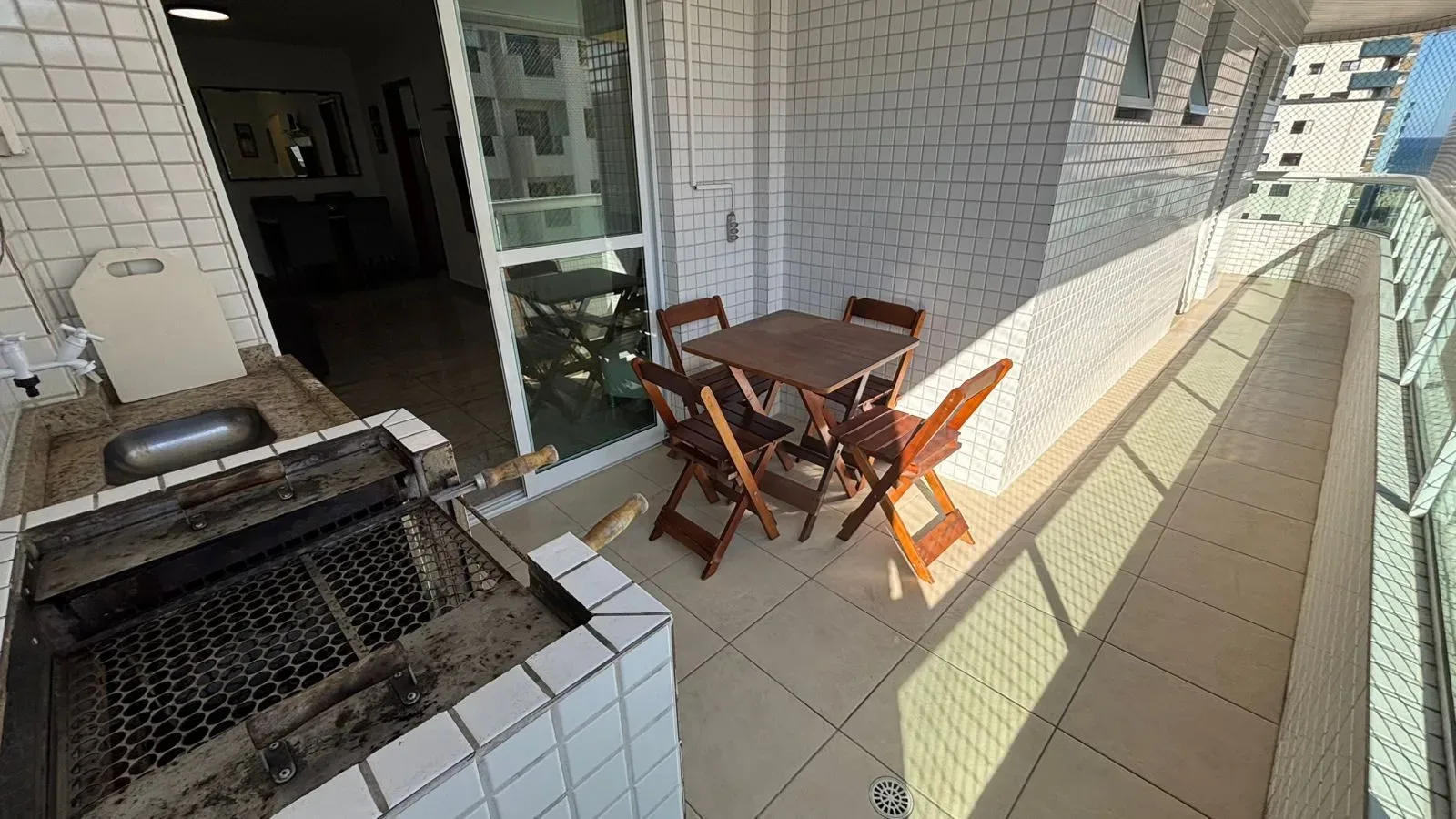 Apartamento frente rua Guilhermina - Kamila Amancio
